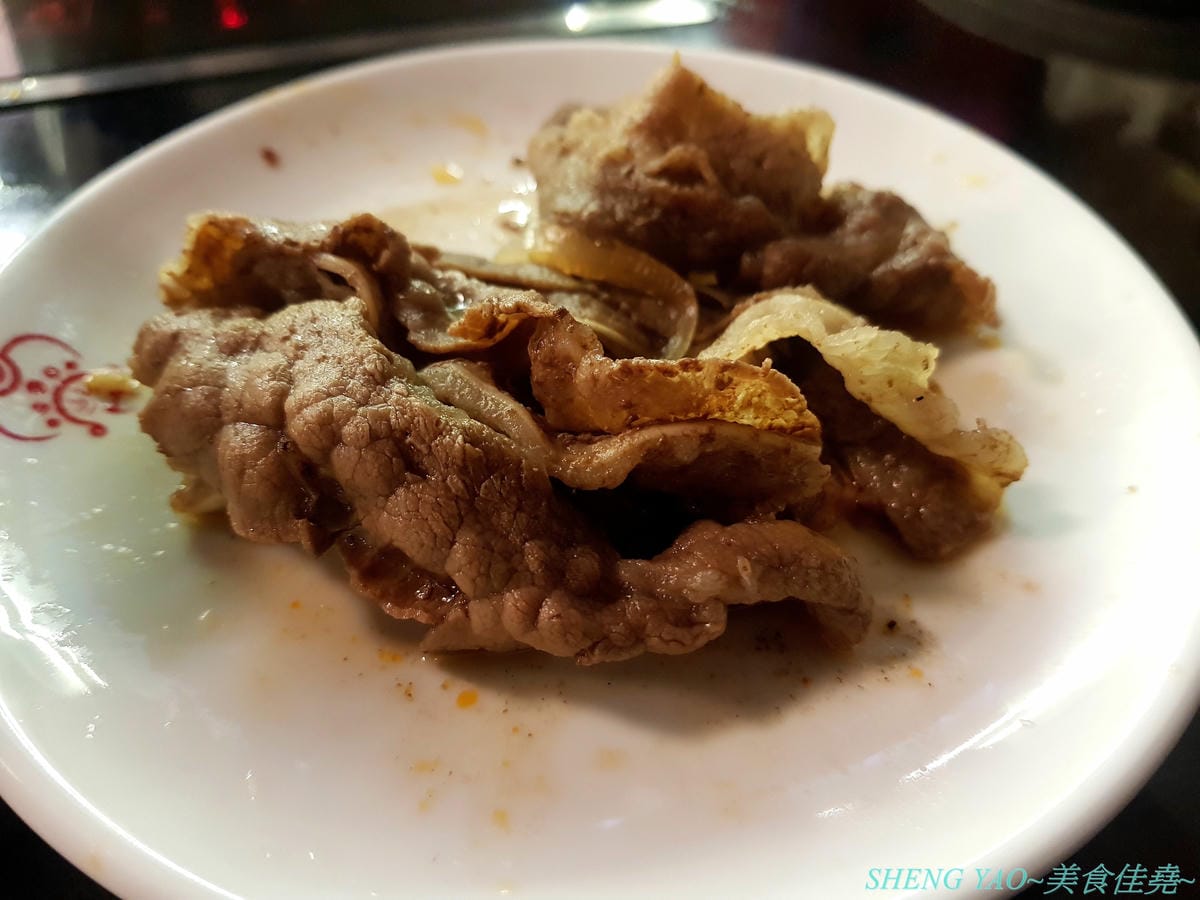 [台中梧棲]紅亭迴轉麻辣鍋 台中港店 – “老四川”新品牌,台灣第一家迴轉麻辣鍋吃到飽,120分鐘內超過三十種以上食材連同自助吧任你吃,只要500元左右而已,喜愛吃麻辣鍋的朋友可以來體驗看看不同