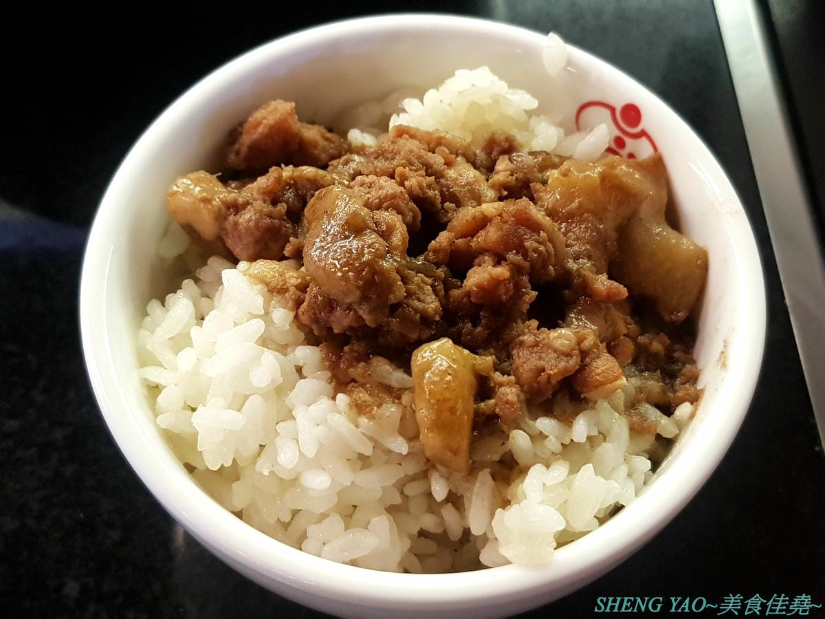 [台中梧棲]紅亭迴轉麻辣鍋 台中港店 – “老四川”新品牌,台灣第一家迴轉麻辣鍋吃到飽,120分鐘內超過三十種以上食材連同自助吧任你吃,只要500元左右而已,喜愛吃麻辣鍋的朋友可以來體驗看看不同