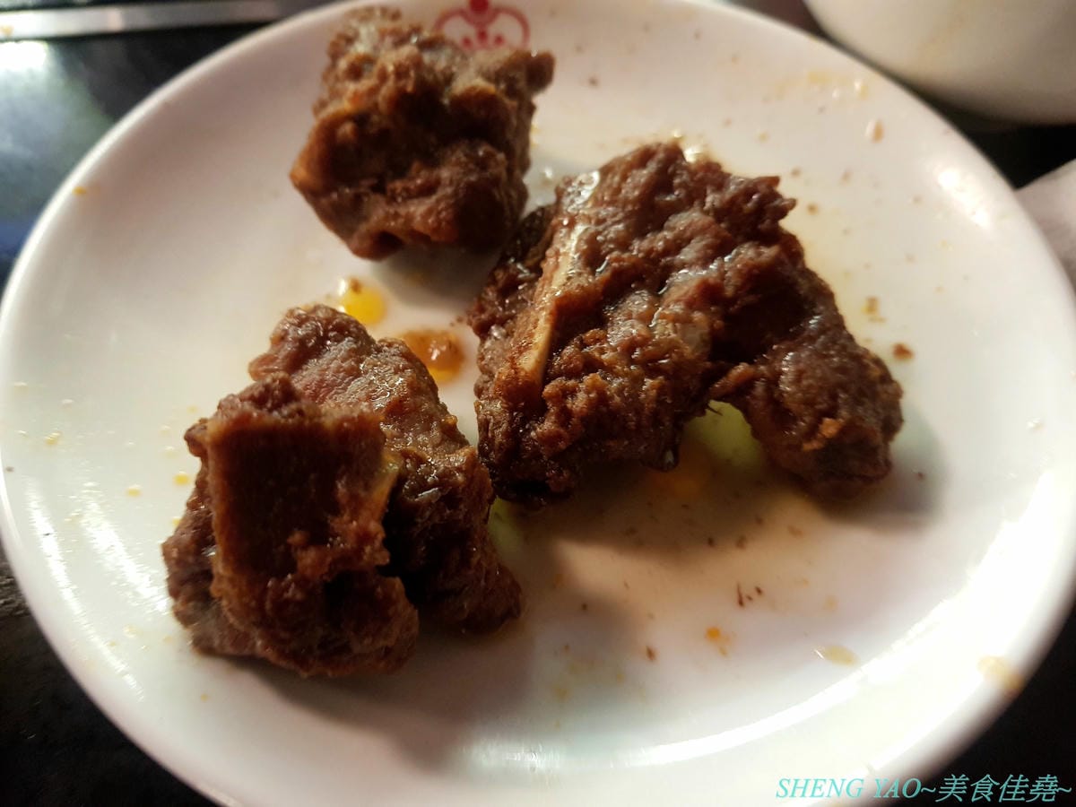 [台中梧棲]紅亭迴轉麻辣鍋 台中港店 – “老四川”新品牌,台灣第一家迴轉麻辣鍋吃到飽,120分鐘內超過三十種以上食材連同自助吧任你吃,只要500元左右而已,喜愛吃麻辣鍋的朋友可以來體驗看看不同
