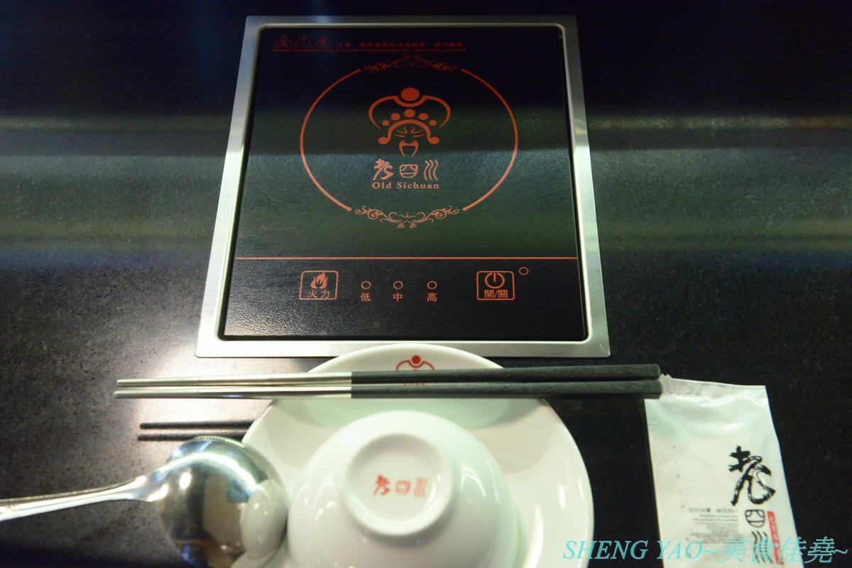 [台中梧棲]紅亭迴轉麻辣鍋 台中港店 – “老四川”新品牌,台灣第一家迴轉麻辣鍋吃到飽,120分鐘內超過三十種以上食材連同自助吧任你吃,只要500元左右而已,喜愛吃麻辣鍋的朋友可以來體驗看看不同