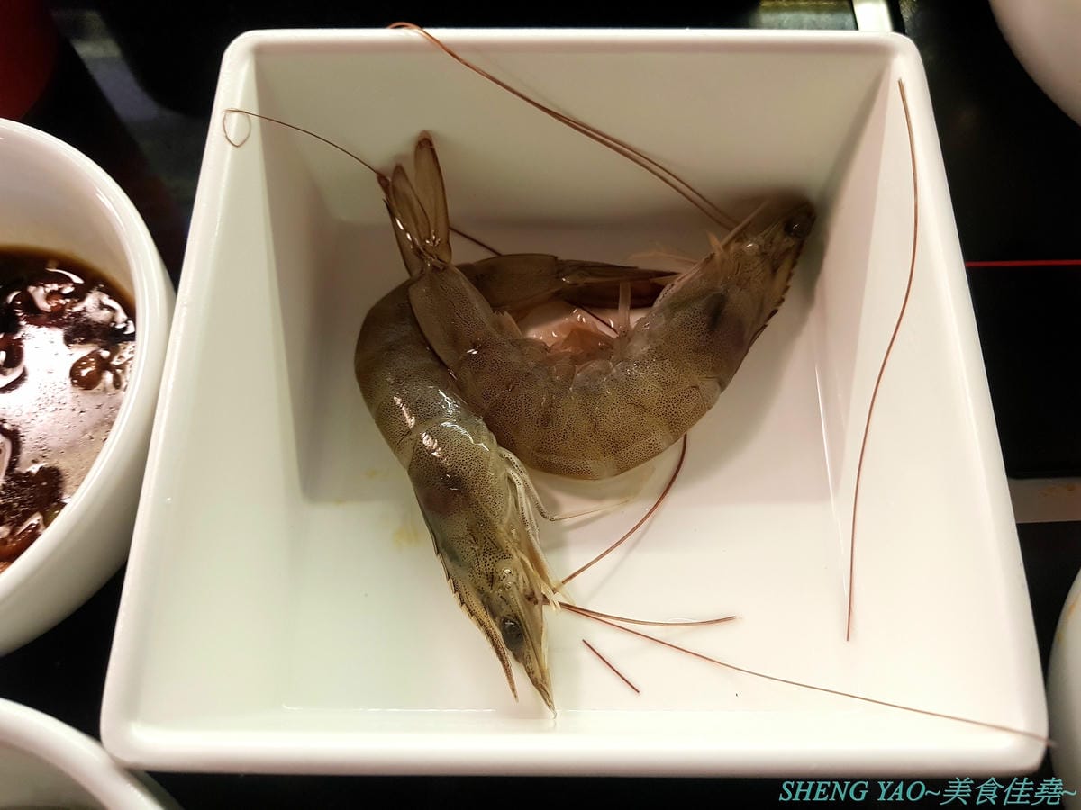 [台中梧棲]紅亭迴轉麻辣鍋 台中港店 – “老四川”新品牌,台灣第一家迴轉麻辣鍋吃到飽,120分鐘內超過三十種以上食材連同自助吧任你吃,只要500元左右而已,喜愛吃麻辣鍋的朋友可以來體驗看看不同