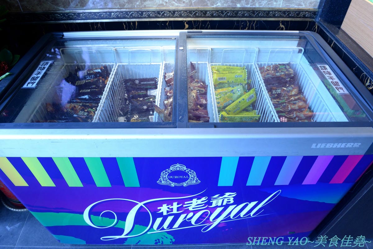 [台中梧棲]紅亭迴轉麻辣鍋 台中港店 – “老四川”新品牌,台灣第一家迴轉麻辣鍋吃到飽,120分鐘內超過三十種以上食材連同自助吧任你吃,只要500元左右而已,喜愛吃麻辣鍋的朋友可以來體驗看看不同