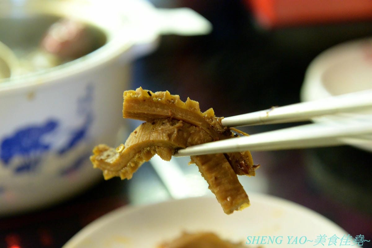 [台中梧棲]紅亭迴轉麻辣鍋 台中港店 – “老四川”新品牌,台灣第一家迴轉麻辣鍋吃到飽,120分鐘內超過三十種以上食材連同自助吧任你吃,只要500元左右而已,喜愛吃麻辣鍋的朋友可以來體驗看看不同