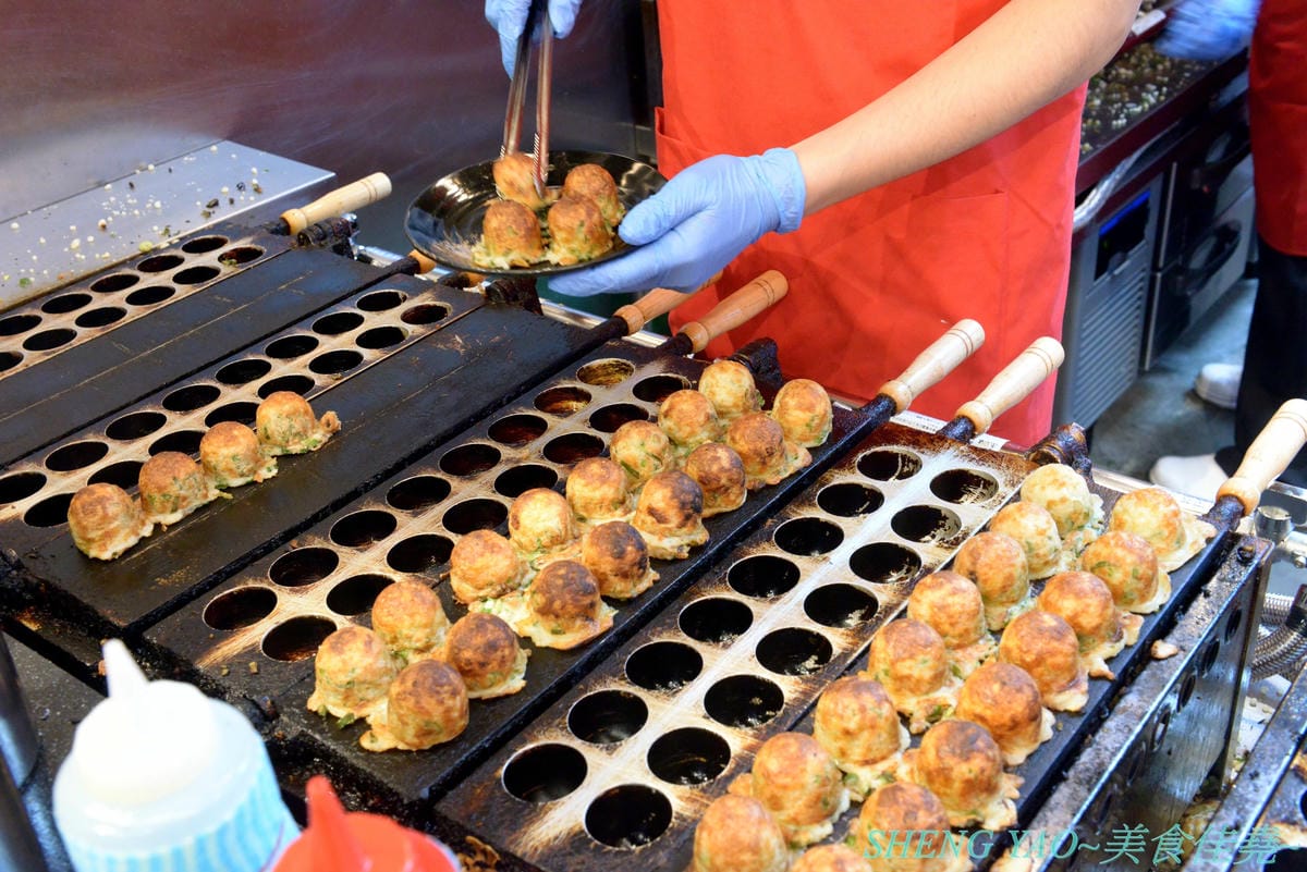 [台中梧棲]大阪心齋橋味穗章魚燒 台中港店- 大阪心齋橋有名的章魚燒店,台灣首家店,章魚燒口味和口感都很特殊,台灣不曾吃到的那種,好不好吃看個人,對章魚燒和蔥花很有愛的可以嚐嚐看。