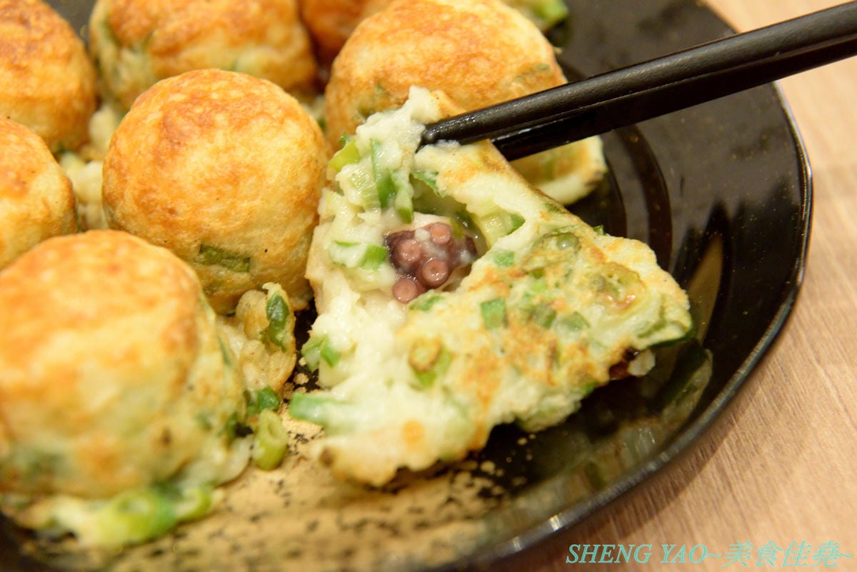 [台中梧棲]大阪心齋橋味穗章魚燒 台中港店- 大阪心齋橋有名的章魚燒店,台灣首家店,章魚燒口味和口感都很特殊,台灣不曾吃到的那種,好不好吃看個人,對章魚燒和蔥花很有愛的可以嚐嚐看。