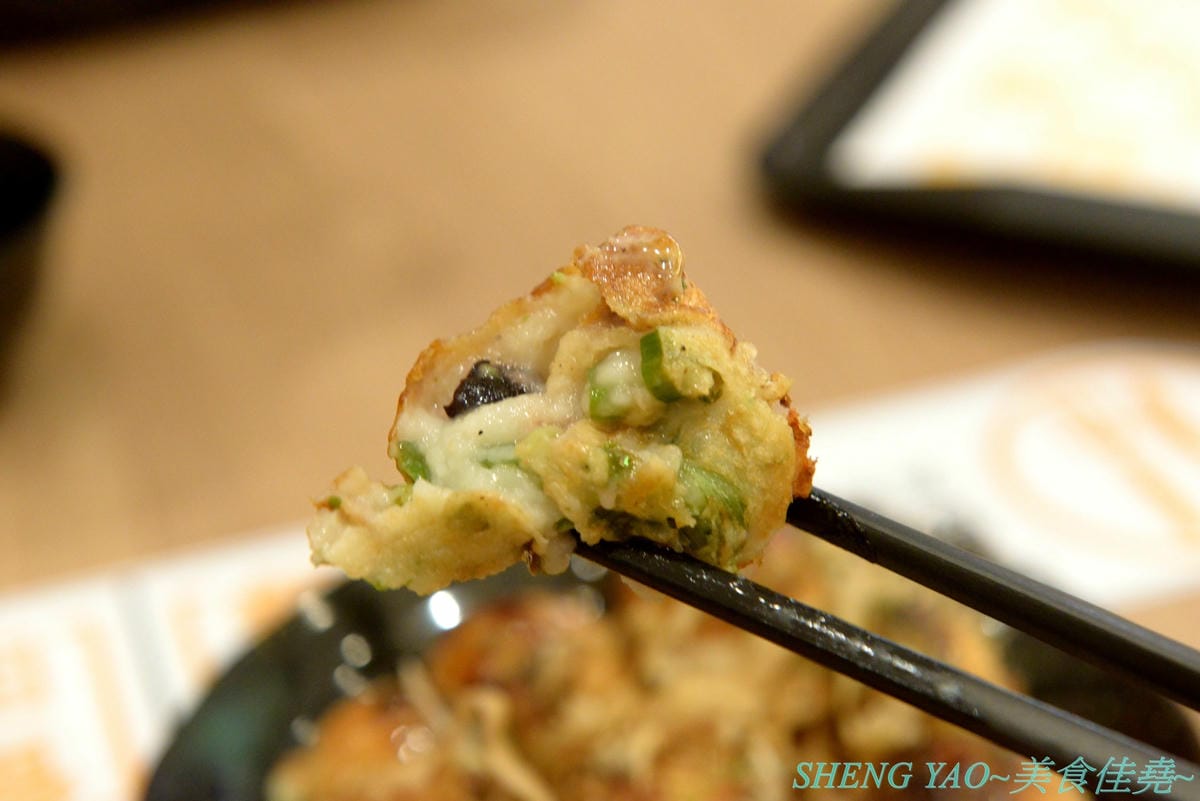 [台中梧棲]大阪心齋橋味穗章魚燒 台中港店- 大阪心齋橋有名的章魚燒店,台灣首家店,章魚燒口味和口感都很特殊,台灣不曾吃到的那種,好不好吃看個人,對章魚燒和蔥花很有愛的可以嚐嚐看。