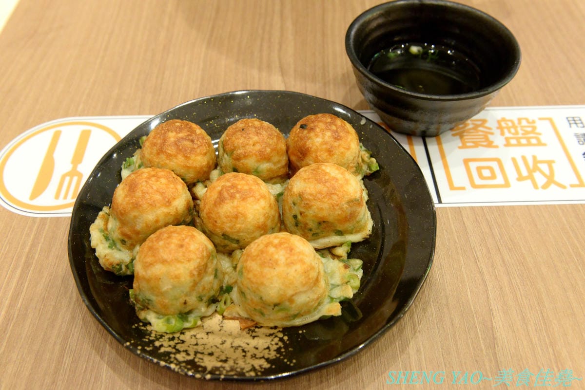 [台中梧棲]大阪心齋橋味穗章魚燒 台中港店- 大阪心齋橋有名的章魚燒店,台灣首家店,章魚燒口味和口感都很特殊,台灣不曾吃到的那種,好不好吃看個人,對章魚燒和蔥花很有愛的可以嚐嚐看。