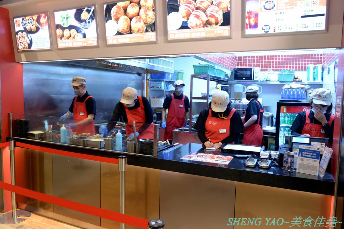 [台中梧棲]大阪心齋橋味穗章魚燒 台中港店- 大阪心齋橋有名的章魚燒店,台灣首家店,章魚燒口味和口感都很特殊,台灣不曾吃到的那種,好不好吃看個人,對章魚燒和蔥花很有愛的可以嚐嚐看。