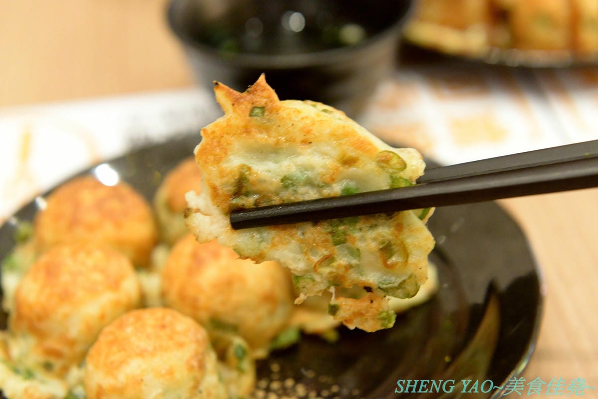 [台中梧棲]大阪心齋橋味穗章魚燒 台中港店- 大阪心齋橋有名的章魚燒店,台灣首家店,章魚燒口味和口感都很特殊,台灣不曾吃到的那種,好不好吃看個人,對章魚燒和蔥花很有愛的可以嚐嚐看。