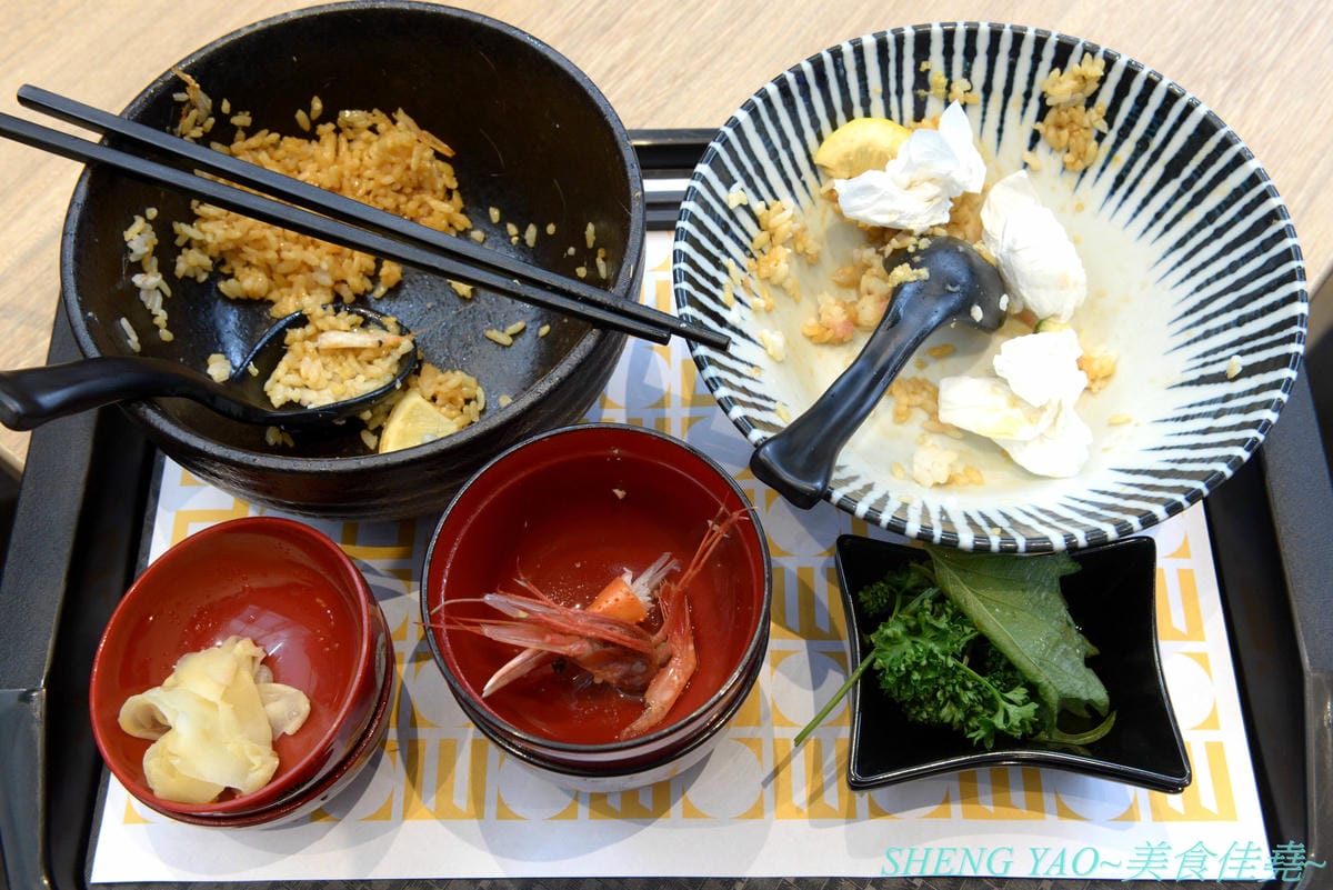 [台中梧棲]冰見海鮮丼 粋鮨 台中港店 – 來自日本富山冰見的超強海鮮丼飯專賣店,台灣首家店,富山灣直送海鮮食材,很多都是台灣少見,大推880元的豐盛海景丼飯,超過15種以上食材又多又豐富,整個