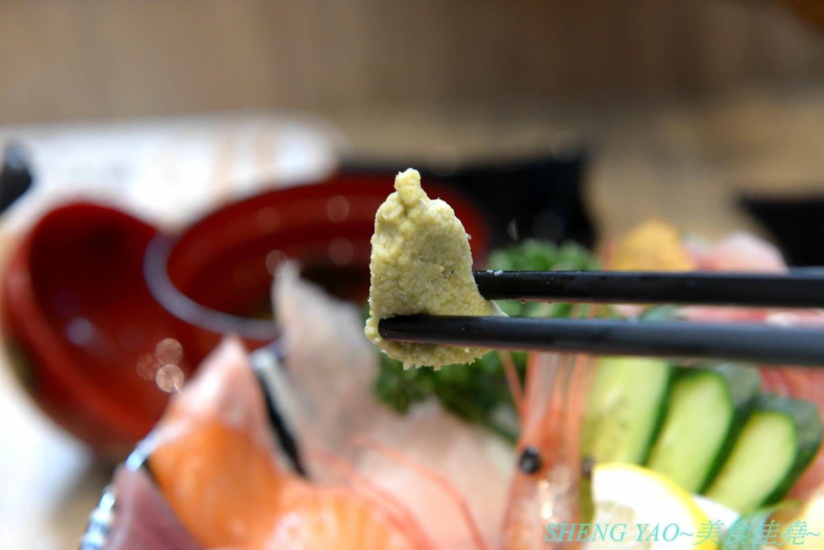 [台中梧棲]冰見海鮮丼 粋鮨 台中港店 – 來自日本富山冰見的超強海鮮丼飯專賣店,台灣首家店,富山灣直送海鮮食材,很多都是台灣少見,大推880元的豐盛海景丼飯,超過15種以上食材又多又豐富,整個