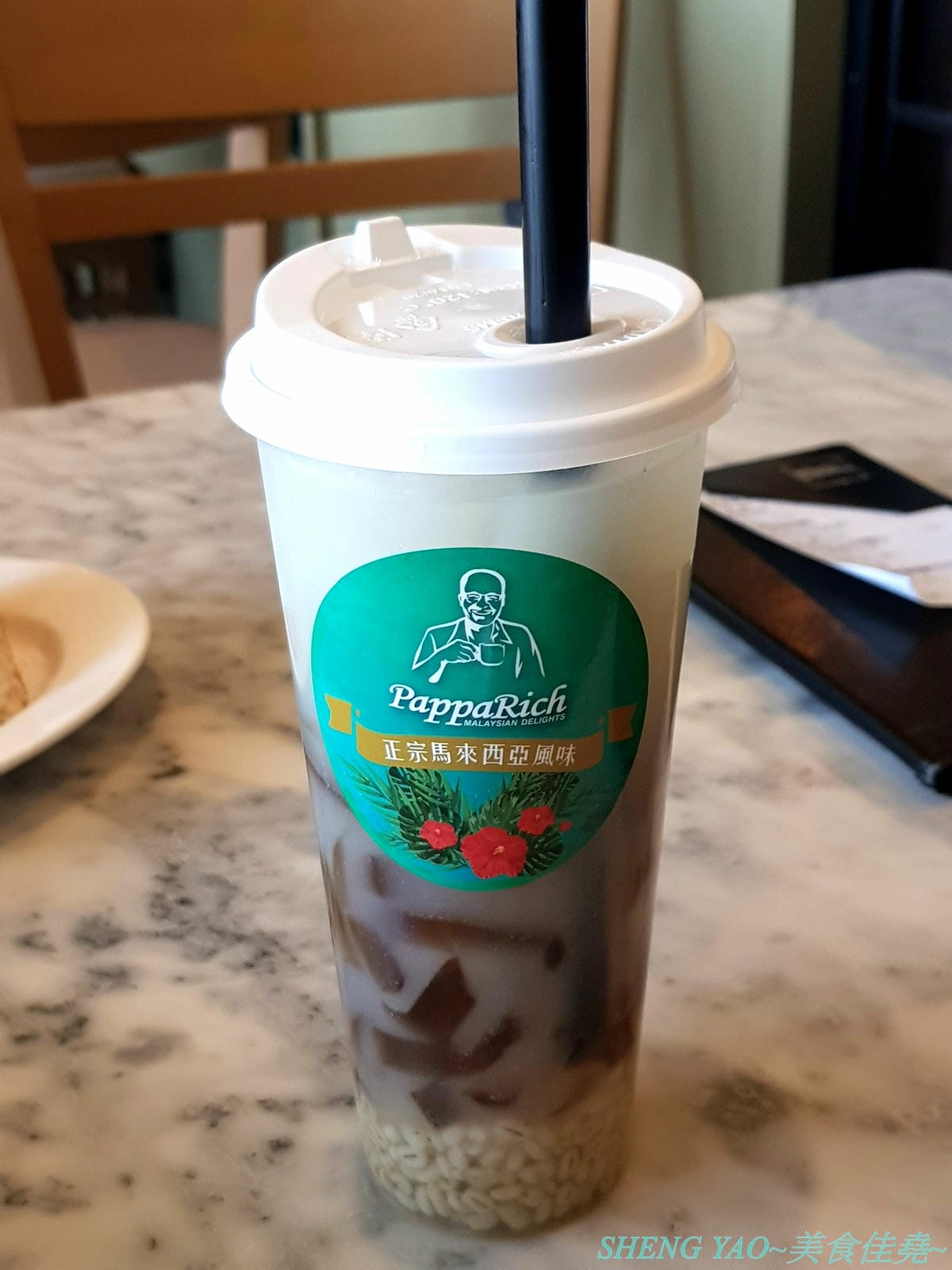 [台中梧棲]PappaRich金爸爸 台中港店 – 全球超過百間分店的知名馬來西亞料理餐廳,台中首家店進駐台中三井OUTLET,餐點口味OK,甜點榴槤起士蛋糕好吃超推薦,飲料很雷不推,喝水就好。
