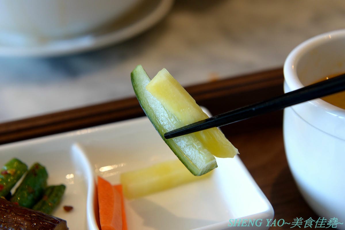 [台中梧棲]PappaRich金爸爸 台中港店 – 全球超過百間分店的知名馬來西亞料理餐廳,台中首家店進駐台中三井OUTLET,餐點口味OK,甜點榴槤起士蛋糕好吃超推薦,飲料很雷不推,喝水就好。