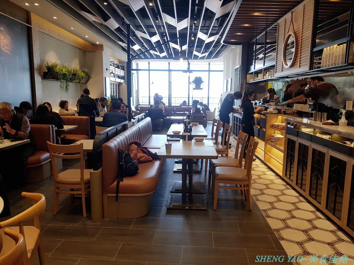 [台中梧棲]PappaRich金爸爸 台中港店 – 全球超過百間分店的知名馬來西亞料理餐廳,台中首家店進駐台中三井OUTLET,餐點口味OK,甜點榴槤起士蛋糕好吃超推薦,飲料很雷不推,喝水就好。