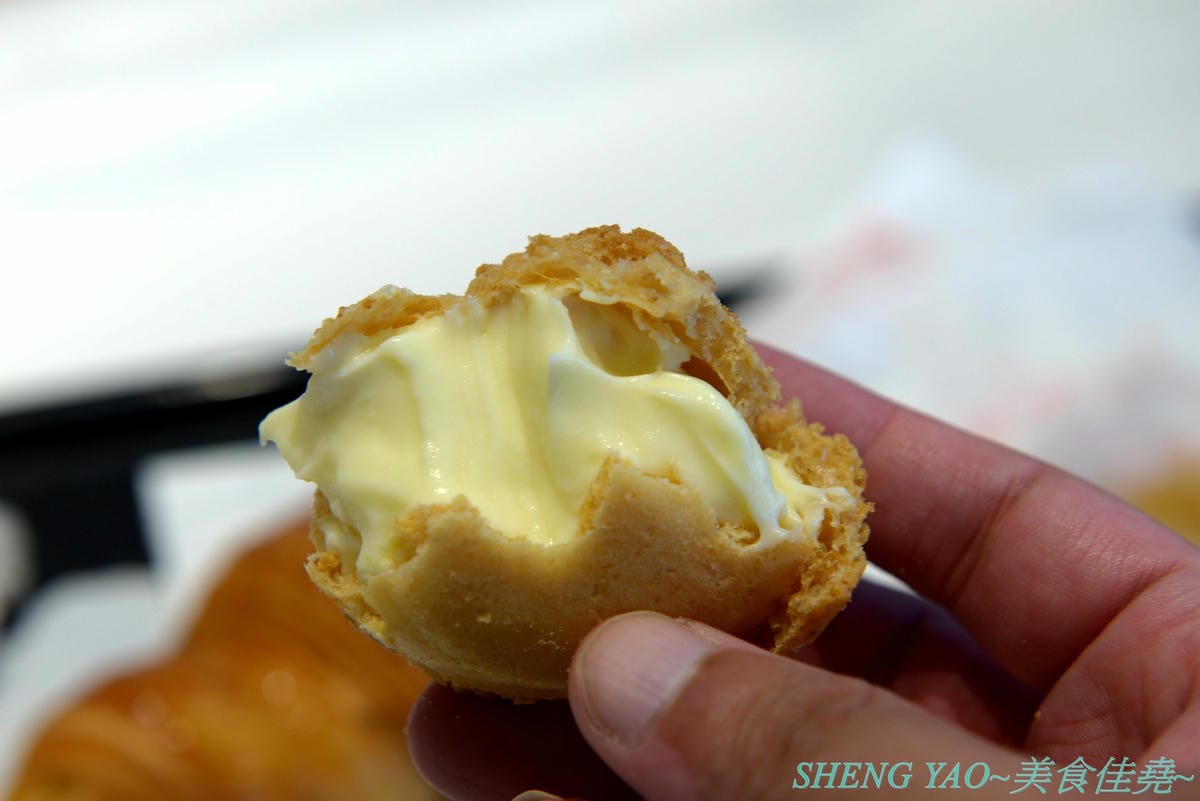 [台中梧棲]果然Good Eat 台中港店- 台中三井OUTLET內來自台灣的店家,賣鳳梨酥聞名,台中2014十大伴手禮店家,不只鳳梨酥,店家新推出的泡芙、可頌、半熟乳酪塔也都超級好吃 !! 一點都不輸給樓上的Be