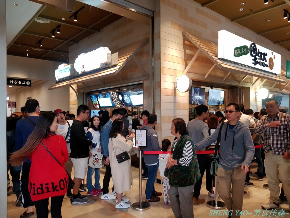 [台中梧棲]果然Good Eat 台中港店- 台中三井OUTLET內來自台灣的店家,賣鳳梨酥聞名,台中2014十大伴手禮店家,不只鳳梨酥,店家新推出的泡芙、可頌、半熟乳酪塔也都超級好吃 !! 一點都不輸給樓上的Be