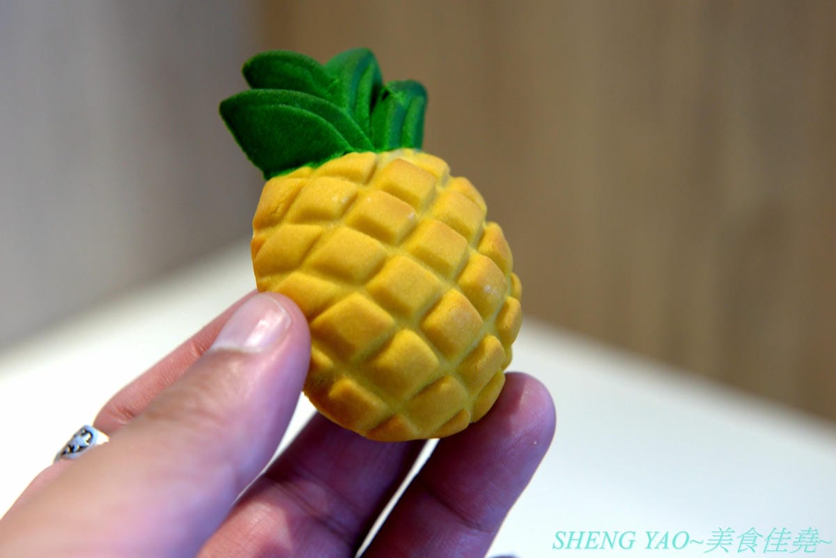[台中梧棲]果然Good Eat 台中港店- 台中三井OUTLET內來自台灣的店家,賣鳳梨酥聞名,台中2014十大伴手禮店家,不只鳳梨酥,店家新推出的泡芙、可頌、半熟乳酪塔也都超級好吃 !! 一點都不輸給樓上的Be