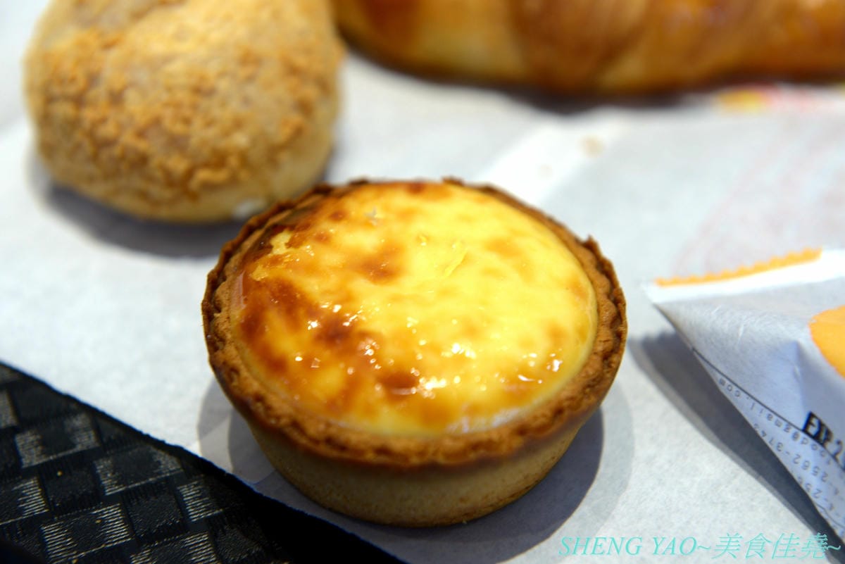 [台中梧棲]果然Good Eat 台中港店- 台中三井OUTLET內來自台灣的店家,賣鳳梨酥聞名,台中2014十大伴手禮店家,不只鳳梨酥,店家新推出的泡芙、可頌、半熟乳酪塔也都超級好吃 !! 一點都不輸給樓上的Be