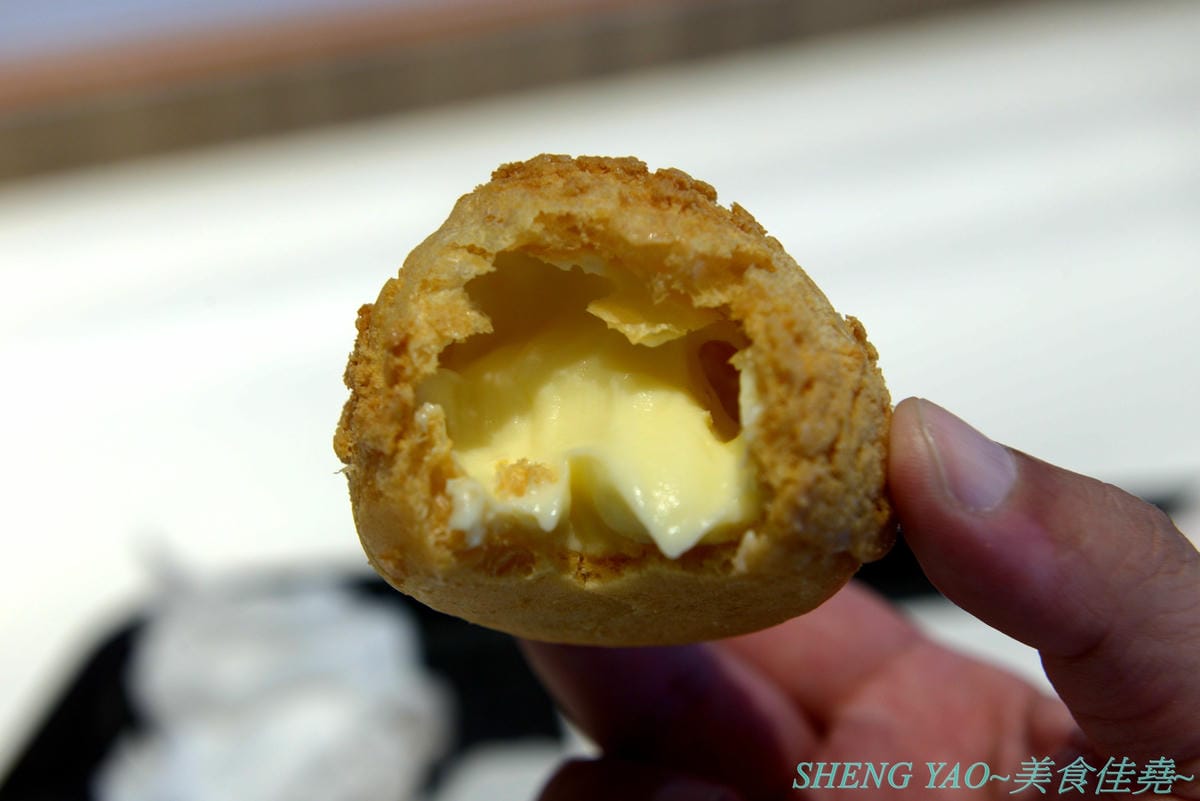 [台中梧棲]果然Good Eat 台中港店- 台中三井OUTLET內來自台灣的店家,賣鳳梨酥聞名,台中2014十大伴手禮店家,不只鳳梨酥,店家新推出的泡芙、可頌、半熟乳酪塔也都超級好吃 !! 一點都不輸給樓上的Be