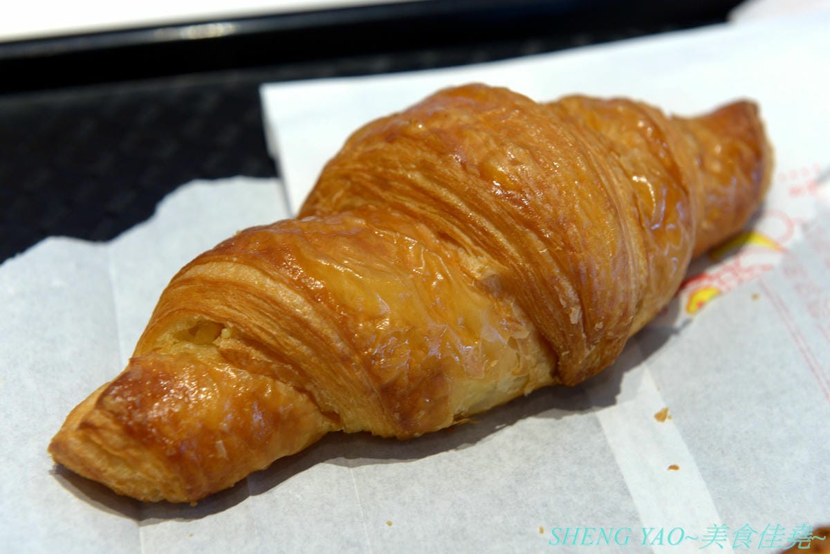 [台中梧棲]果然Good Eat 台中港店- 台中三井OUTLET內來自台灣的店家,賣鳳梨酥聞名,台中2014十大伴手禮店家,不只鳳梨酥,店家新推出的泡芙、可頌、半熟乳酪塔也都超級好吃 !! 一點都不輸給樓上的Be