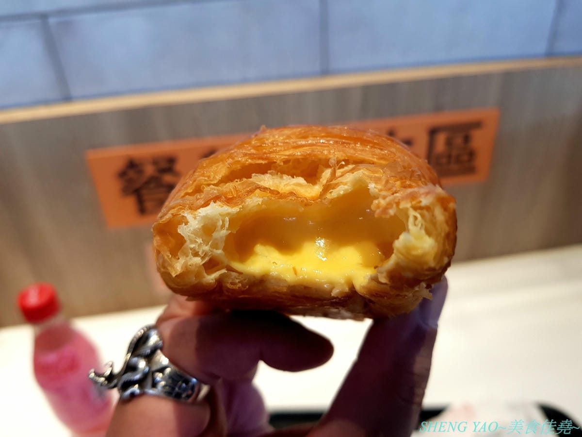[台中梧棲]果然Good Eat 台中港店- 台中三井OUTLET內來自台灣的店家,賣鳳梨酥聞名,台中2014十大伴手禮店家,不只鳳梨酥,店家新推出的泡芙、可頌、半熟乳酪塔也都超級好吃 !! 一點都不輸給樓上的Be