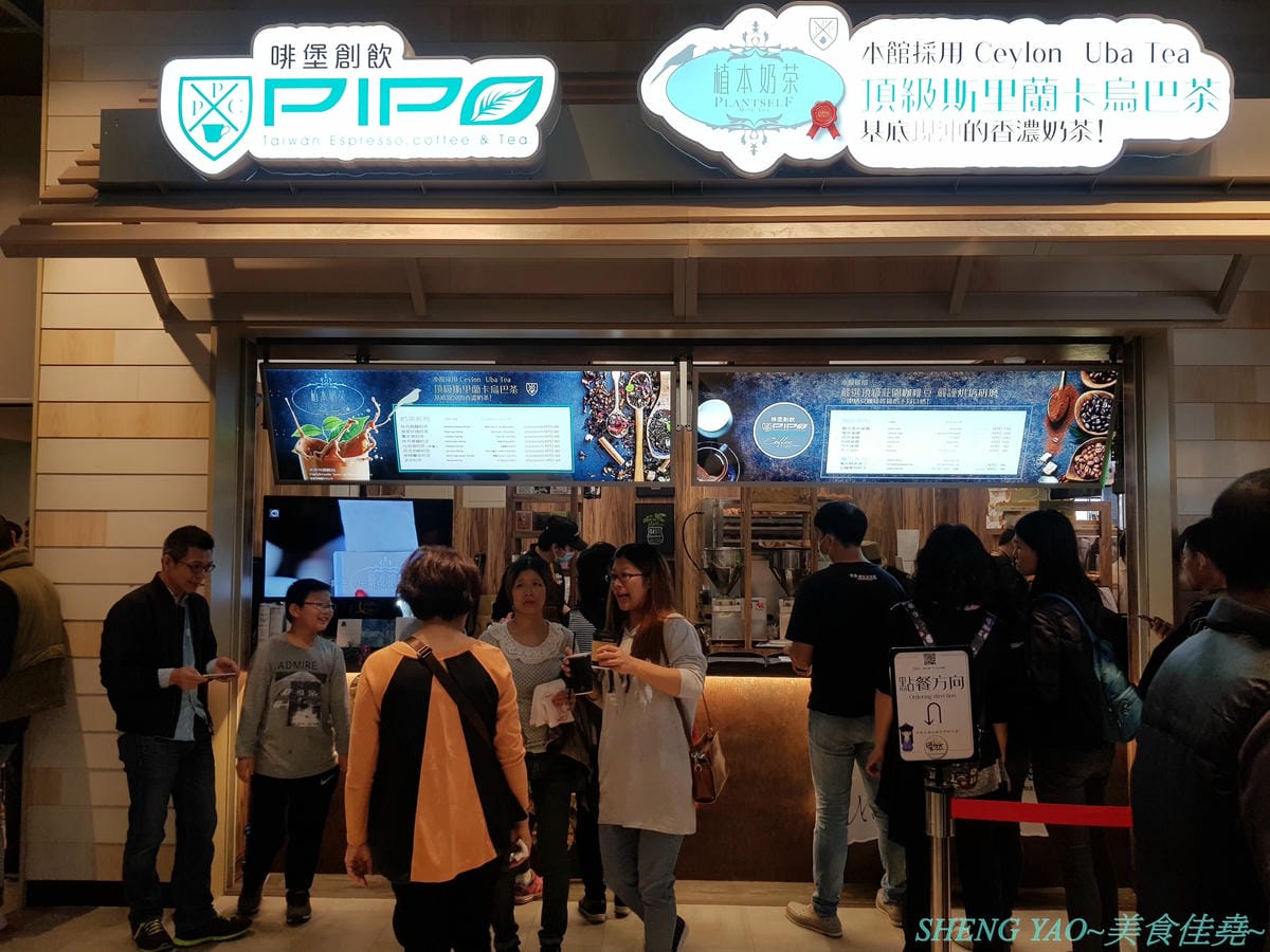 [台中梧棲]果然Good Eat 台中港店- 台中三井OUTLET內來自台灣的店家,賣鳳梨酥聞名,台中2014十大伴手禮店家,不只鳳梨酥,店家新推出的泡芙、可頌、半熟乳酪塔也都超級好吃 !! 一點都不輸給樓上的Be