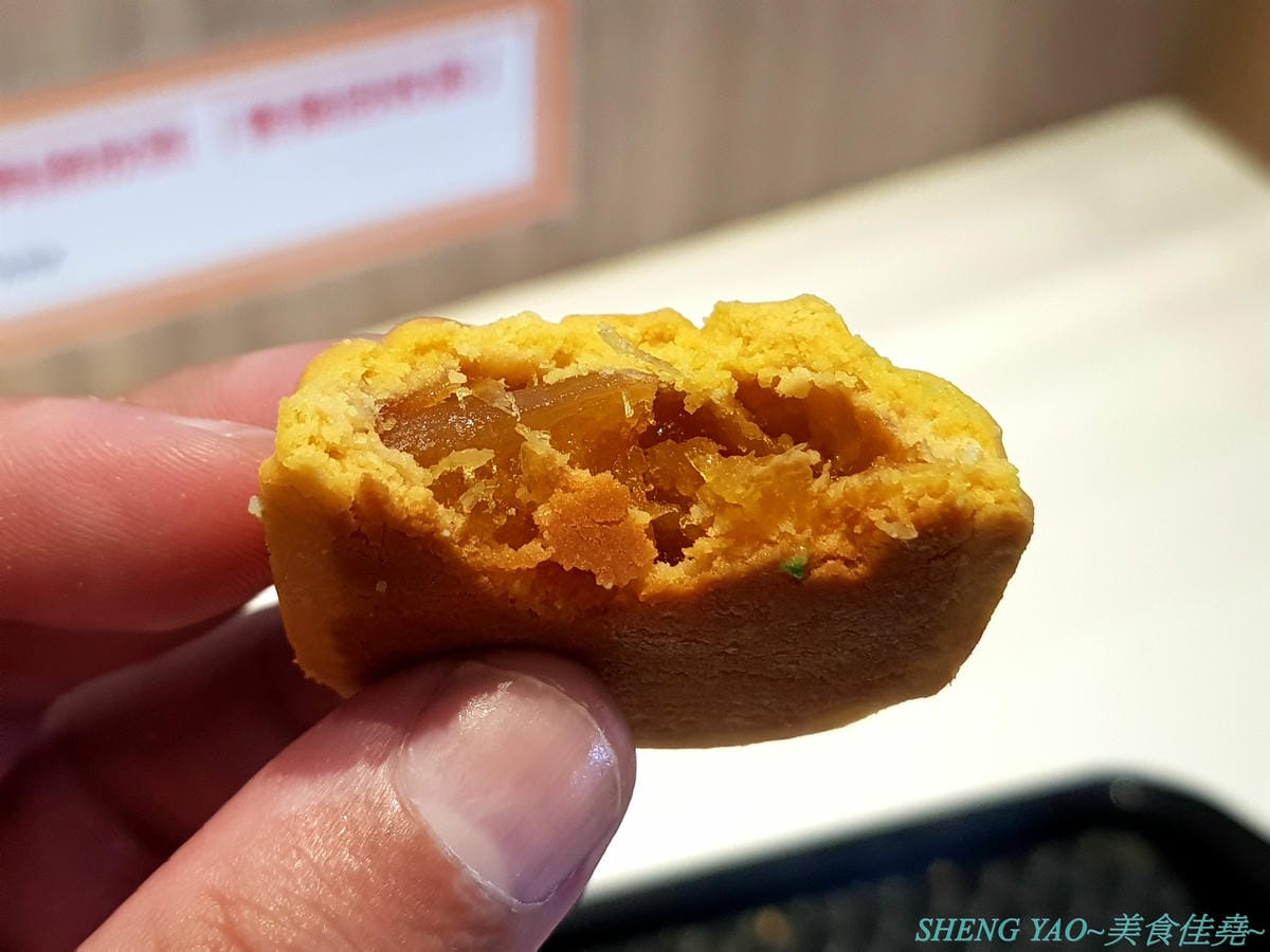 [台中梧棲]果然Good Eat 台中港店- 台中三井OUTLET內來自台灣的店家,賣鳳梨酥聞名,台中2014十大伴手禮店家,不只鳳梨酥,店家新推出的泡芙、可頌、半熟乳酪塔也都超級好吃 !! 一點都不輸給樓上的Be