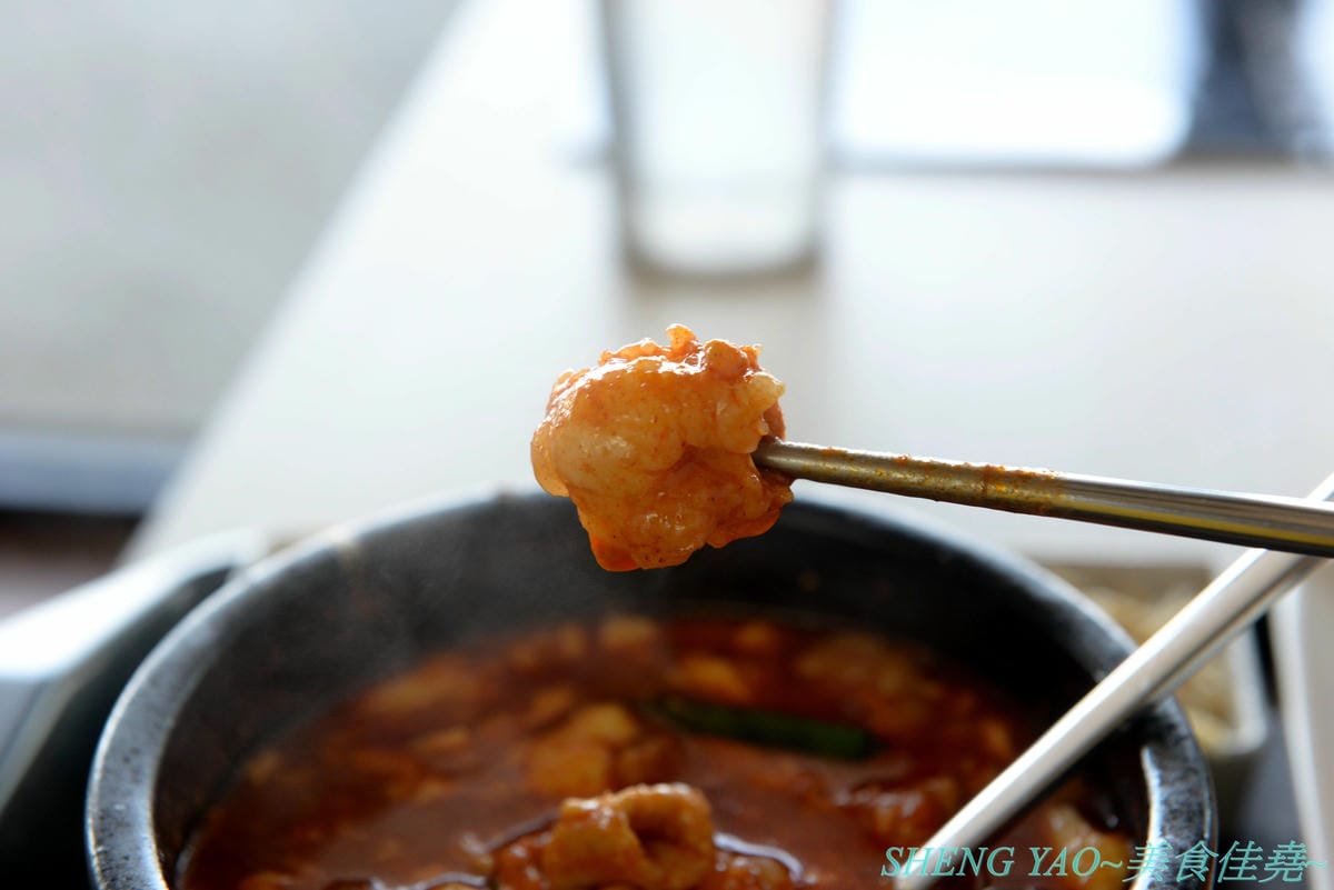 [台中梧棲]東京純豆腐 台中三井店 – 來自東京,號稱日本OL最愛的全球連鎖時尚豆腐鍋,改良版韓式豆腐鍋,3種湯頭,超過20種鍋物種類,豆腐據說是每日手工現做現蒸,白飯可無限續。