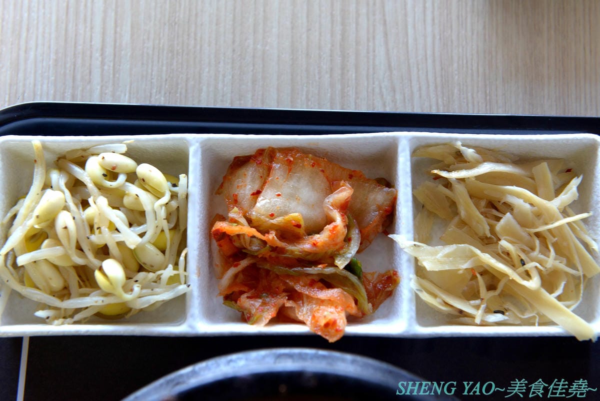 [台中梧棲]東京純豆腐 台中三井店 – 來自東京,號稱日本OL最愛的全球連鎖時尚豆腐鍋,改良版韓式豆腐鍋,3種湯頭,超過20種鍋物種類,豆腐據說是每日手工現做現蒸,白飯可無限續。