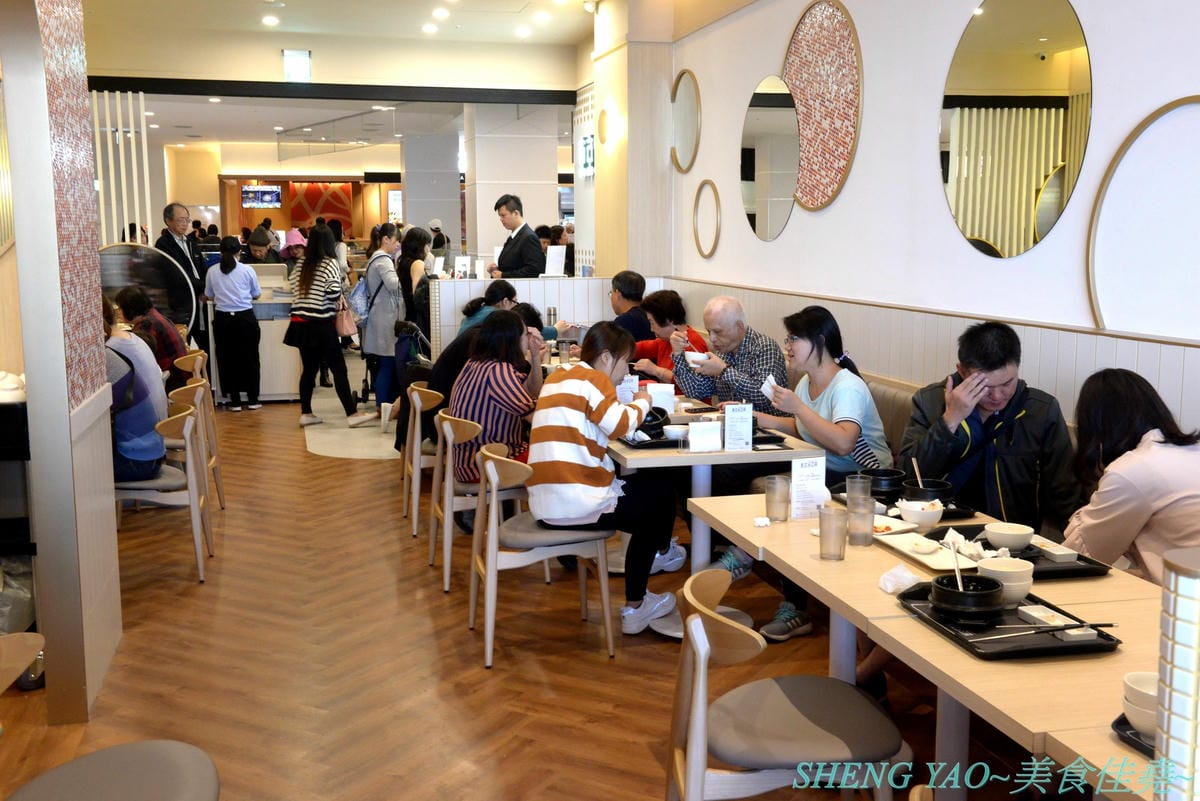 [台中梧棲]東京純豆腐 台中三井店 – 來自東京,號稱日本OL最愛的全球連鎖時尚豆腐鍋,改良版韓式豆腐鍋,3種湯頭,超過20種鍋物種類,豆腐據說是每日手工現做現蒸,白飯可無限續。