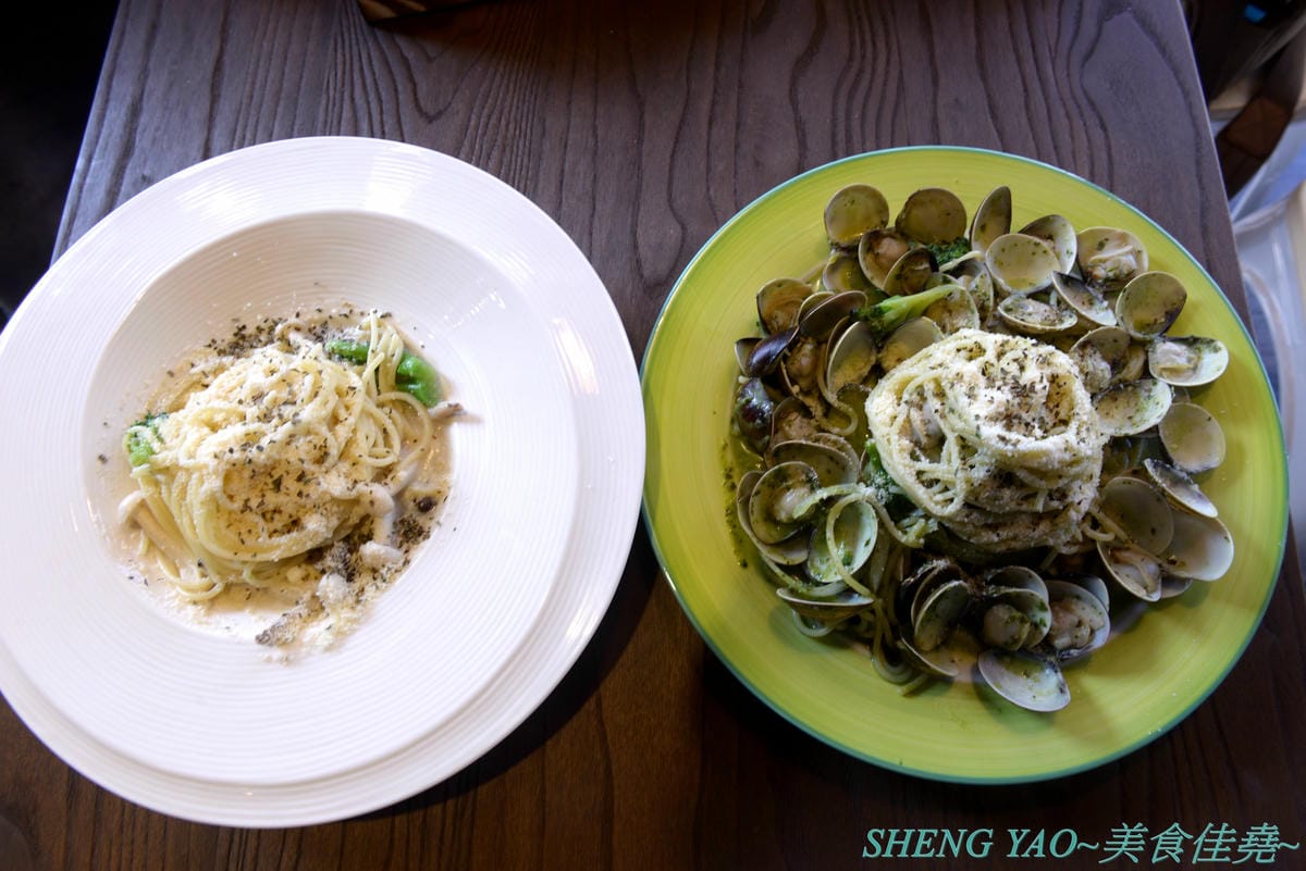 [台中沙鹿]再次見麵 – 沙鹿新地標,靜宜商圈貨櫃市集區的網美風義大利麵餐廳,店內店外都好拍,晚上用餐頗有氣氛,義大利麵還不錯,炸物拼盤好吃,旁邊有超便宜停車場,停車方便。(已歇業)