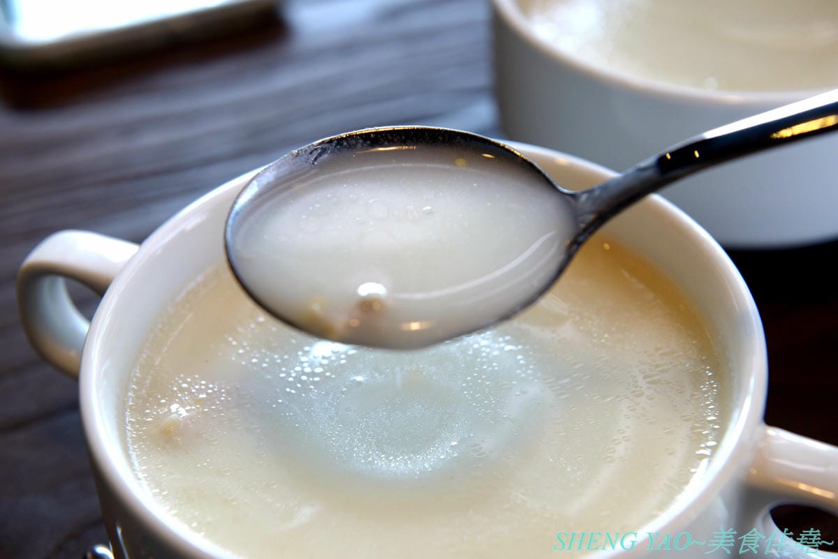 [台中沙鹿]再次見麵 – 沙鹿新地標,靜宜商圈貨櫃市集區的網美風義大利麵餐廳,店內店外都好拍,晚上用餐頗有氣氛,義大利麵還不錯,炸物拼盤好吃,旁邊有超便宜停車場,停車方便。(已歇業)
