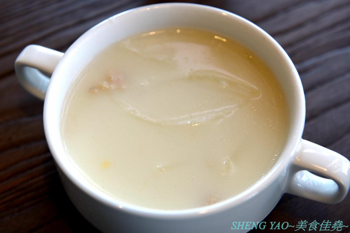 [台中沙鹿]再次見麵 – 沙鹿新地標,靜宜商圈貨櫃市集區的網美風義大利麵餐廳,店內店外都好拍,晚上用餐頗有氣氛,義大利麵還不錯,炸物拼盤好吃,旁邊有超便宜停車場,停車方便。(已歇業)