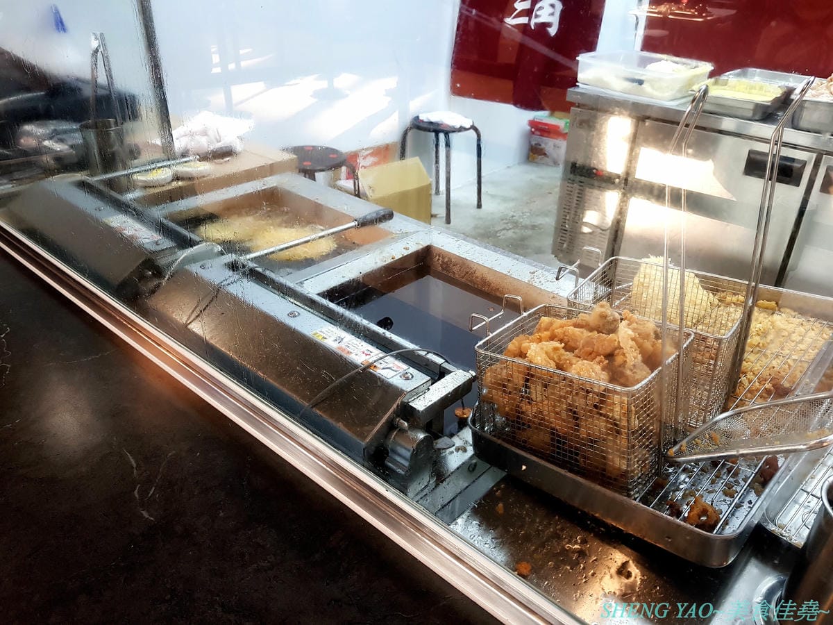 [台中梧棲]六代目三角 台中三井店 – 日本150年歷史的料亭,台灣首家店,主打炸物丼,口味看個人,年輕日籍師傅很帥。