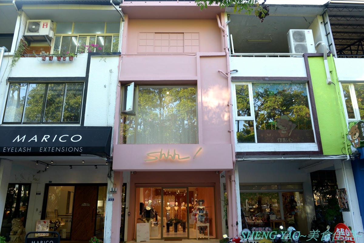 [台中西區]Rosé CLUB – 台中最新的夢幻網美風IG打卡咖啡廳,也是寵物友善餐廳,店外到店內滿滿粉色系裝潢,餐點還有粉紅咖啡、粉紅牛奶和粉紅水餃,令人少女心大爆發,喝完咖啡還可以去附近草悟
