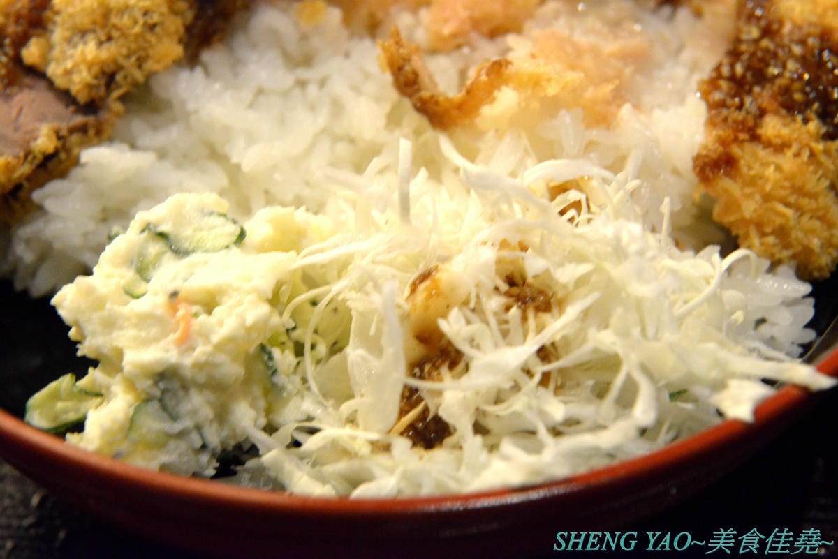 [台中梧棲]麻布十番祭亭 – 在東京幾乎無人不知的超人氣和牛燒肉名店”BULLS”來台中開了海外第一家分店,主打A5黑毛和牛,有熔岩石板燒、壽喜燒、丼飯等多種不同方式呈現,價格不菲但是東西好吃,
