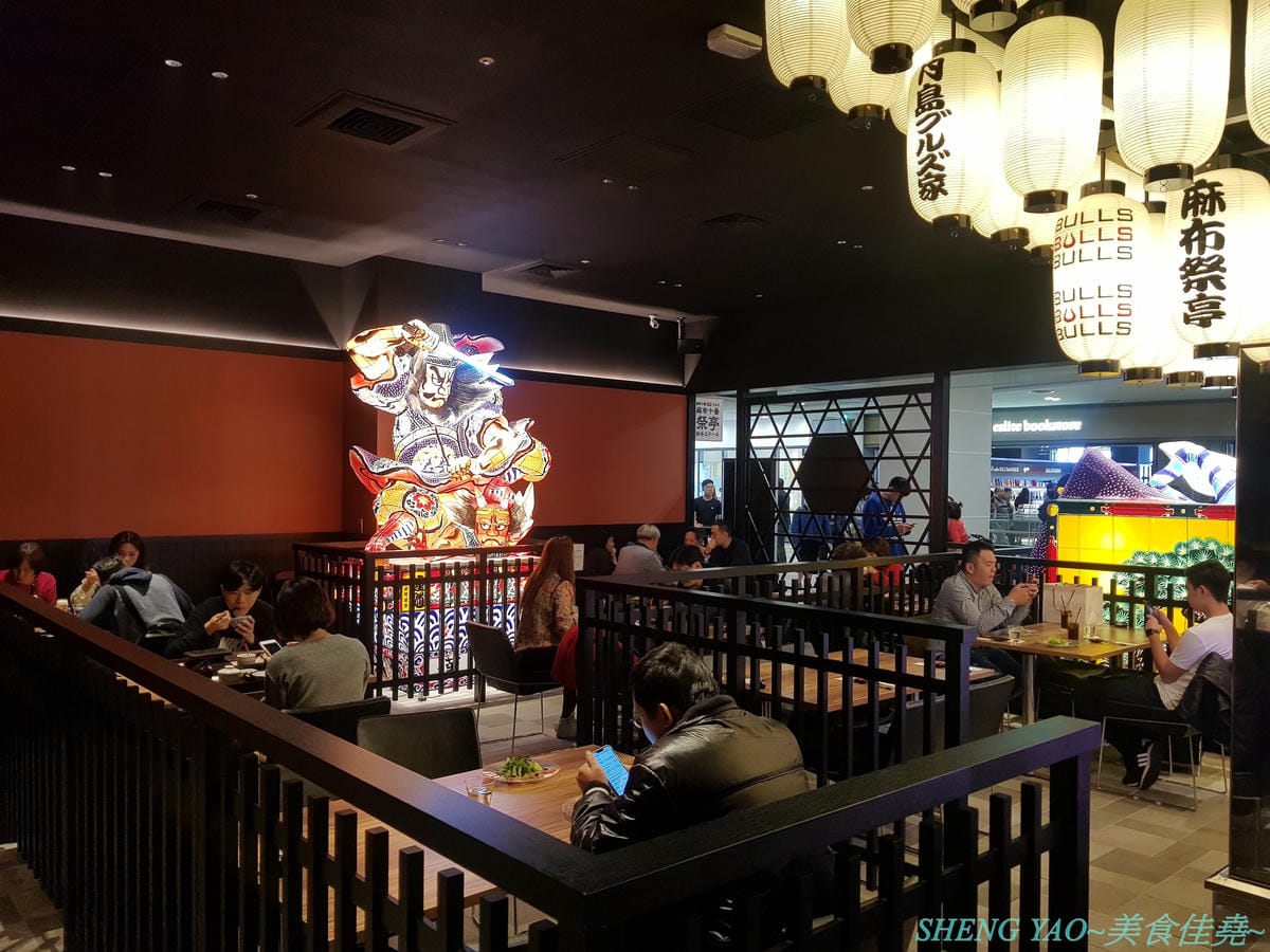 [台中梧棲]麻布十番祭亭 – 在東京幾乎無人不知的超人氣和牛燒肉名店”BULLS”來台中開了海外第一家分店,主打A5黑毛和牛,有熔岩石板燒、壽喜燒、丼飯等多種不同方式呈現,價格不菲但是東西好吃,