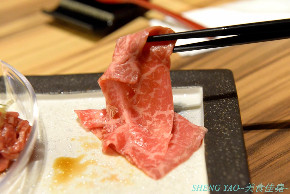 [台中梧棲]麻布十番祭亭 – 在東京幾乎無人不知的超人氣和牛燒肉名店”BULLS”來台中開了海外第一家分店,主打A5黑毛和牛,有熔岩石板燒、壽喜燒、丼飯等多種不同方式呈現,價格不菲但是東西好吃,