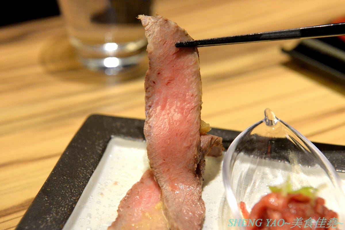 [台中梧棲]麻布十番祭亭 – 在東京幾乎無人不知的超人氣和牛燒肉名店”BULLS”來台中開了海外第一家分店,主打A5黑毛和牛,有熔岩石板燒、壽喜燒、丼飯等多種不同方式呈現,價格不菲但是東西好吃,