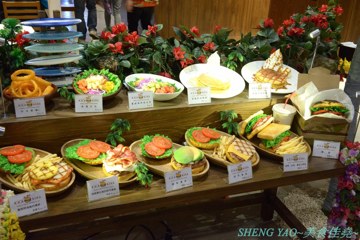 [台中梧棲]KUAAINA夏威夷漢堡 台中港店 – 來自夏威夷,前美國總統歐巴馬也喜愛的火烤漢堡專賣店,漢堡牛肉經過火山熔岩烤爐炙燒,口感味道皆特別,酪梨漢堡系列是經典招牌。