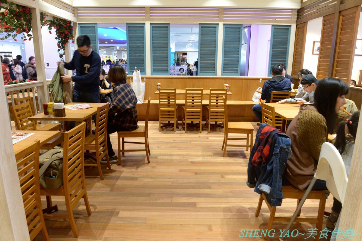 [台中梧棲]KUAAINA夏威夷漢堡 台中港店 – 來自夏威夷,前美國總統歐巴馬也喜愛的火烤漢堡專賣店,漢堡牛肉經過火山熔岩烤爐炙燒,口感味道皆特別,酪梨漢堡系列是經典招牌。