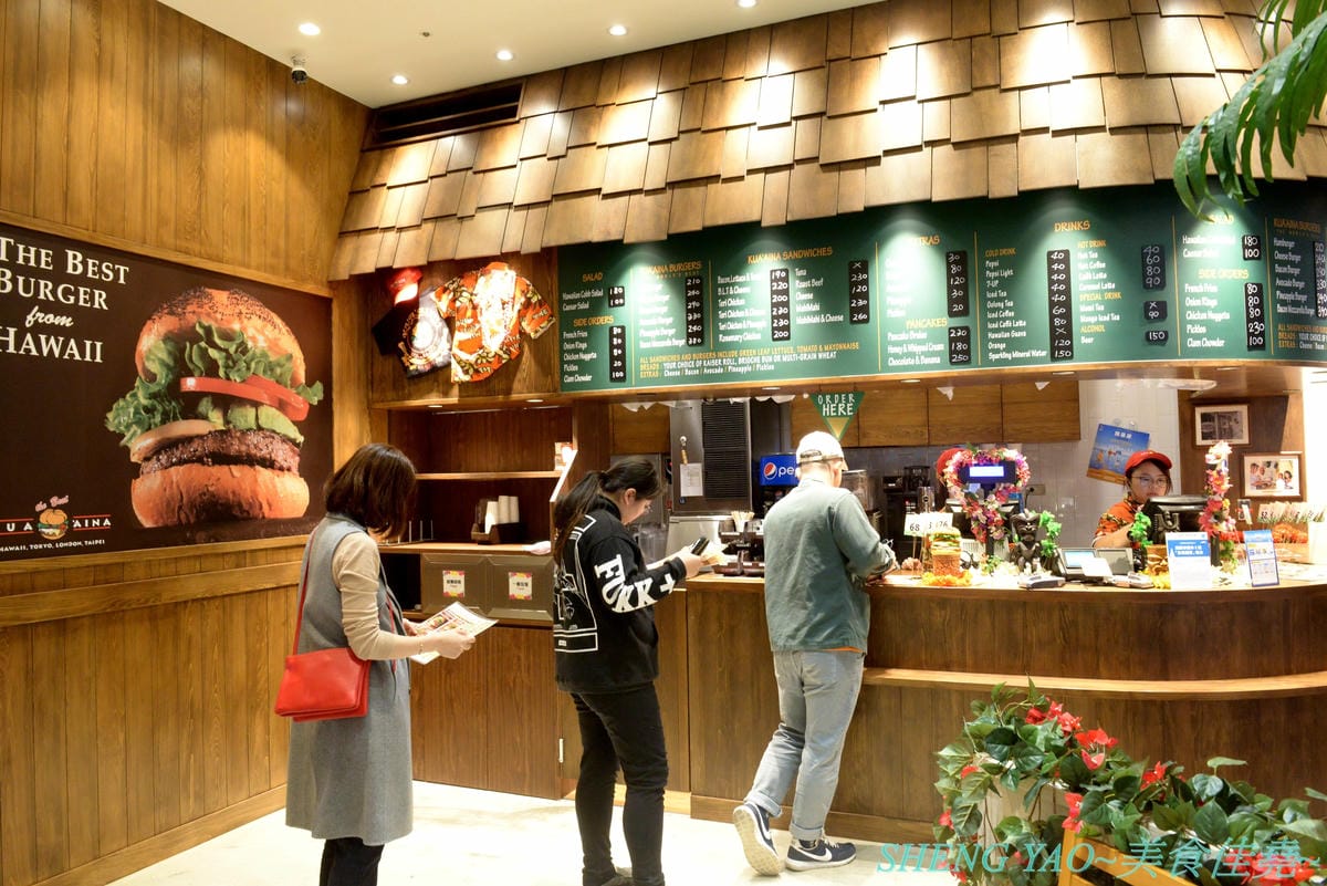 [台中梧棲]KUAAINA夏威夷漢堡 台中港店 – 來自夏威夷,前美國總統歐巴馬也喜愛的火烤漢堡專賣店,漢堡牛肉經過火山熔岩烤爐炙燒,口感味道皆特別,酪梨漢堡系列是經典招牌。