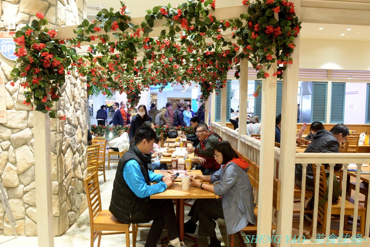 [台中梧棲]KUAAINA夏威夷漢堡 台中港店 – 來自夏威夷,前美國總統歐巴馬也喜愛的火烤漢堡專賣店,漢堡牛肉經過火山熔岩烤爐炙燒,口感味道皆特別,酪梨漢堡系列是經典招牌。