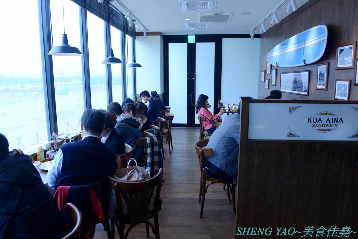 [台中梧棲]KUAAINA夏威夷漢堡 台中港店 – 來自夏威夷,前美國總統歐巴馬也喜愛的火烤漢堡專賣店,漢堡牛肉經過火山熔岩烤爐炙燒,口感味道皆特別,酪梨漢堡系列是經典招牌。