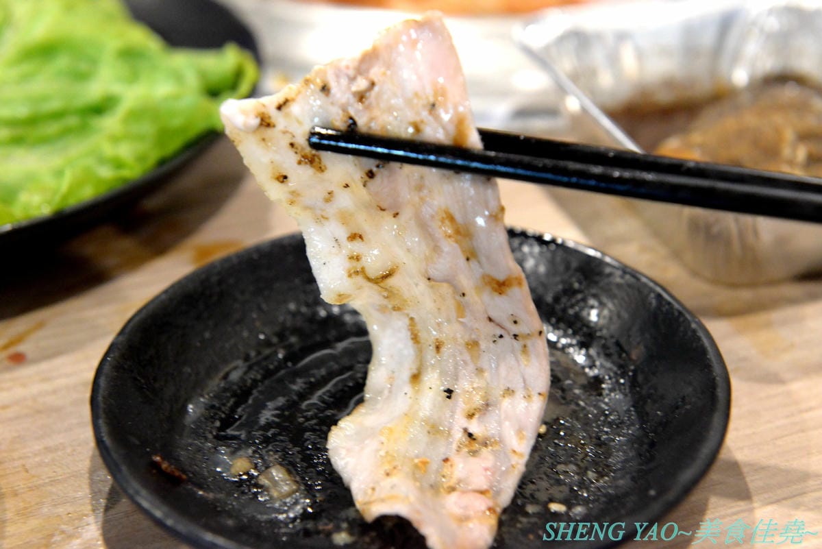 [台中東區]愛烤愛對囉 台中店 – 網友狂推的台南超人氣燒烤吃到飽餐廳開來台中了,結合日式燒烤和韓式燒肉的創意燒烤店,食材豐富多樣化,許多東西是一般燒烤店沒看過的,價格最便宜只要433元