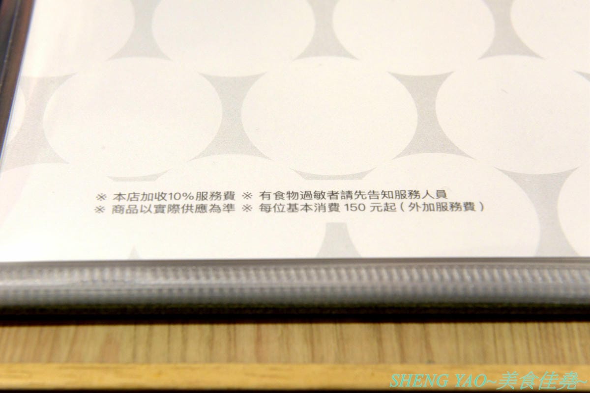 [台中梧棲]鎌倉紅葉茶屋 台中三井店 – 日本超人氣和式CAFE台灣一號店,台灣店特別推出多種輕懷食風定食,另外甜點也有台灣限定口味的,甜食比定食更推一些,招牌的木盒子裝提拉米蘇和聖代絕對