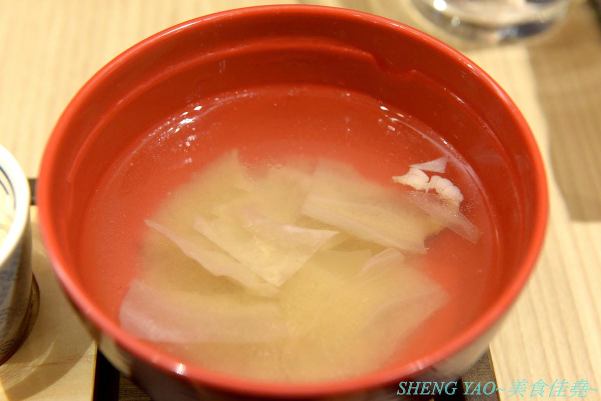 [台中梧棲]鎌倉紅葉茶屋 台中三井店 – 日本超人氣和式CAFE台灣一號店,台灣店特別推出多種輕懷食風定食,另外甜點也有台灣限定口味的,甜食比定食更推一些,招牌的木盒子裝提拉米蘇和聖代絕對