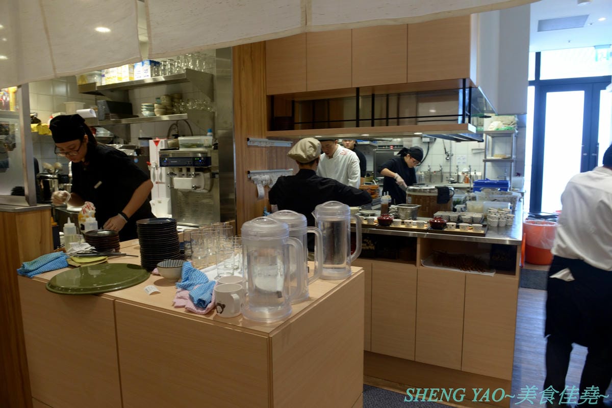 [台中梧棲]鎌倉紅葉茶屋 台中三井店 – 日本超人氣和式CAFE台灣一號店,台灣店特別推出多種輕懷食風定食,另外甜點也有台灣限定口味的,甜食比定食更推一些,招牌的木盒子裝提拉米蘇和聖代絕對