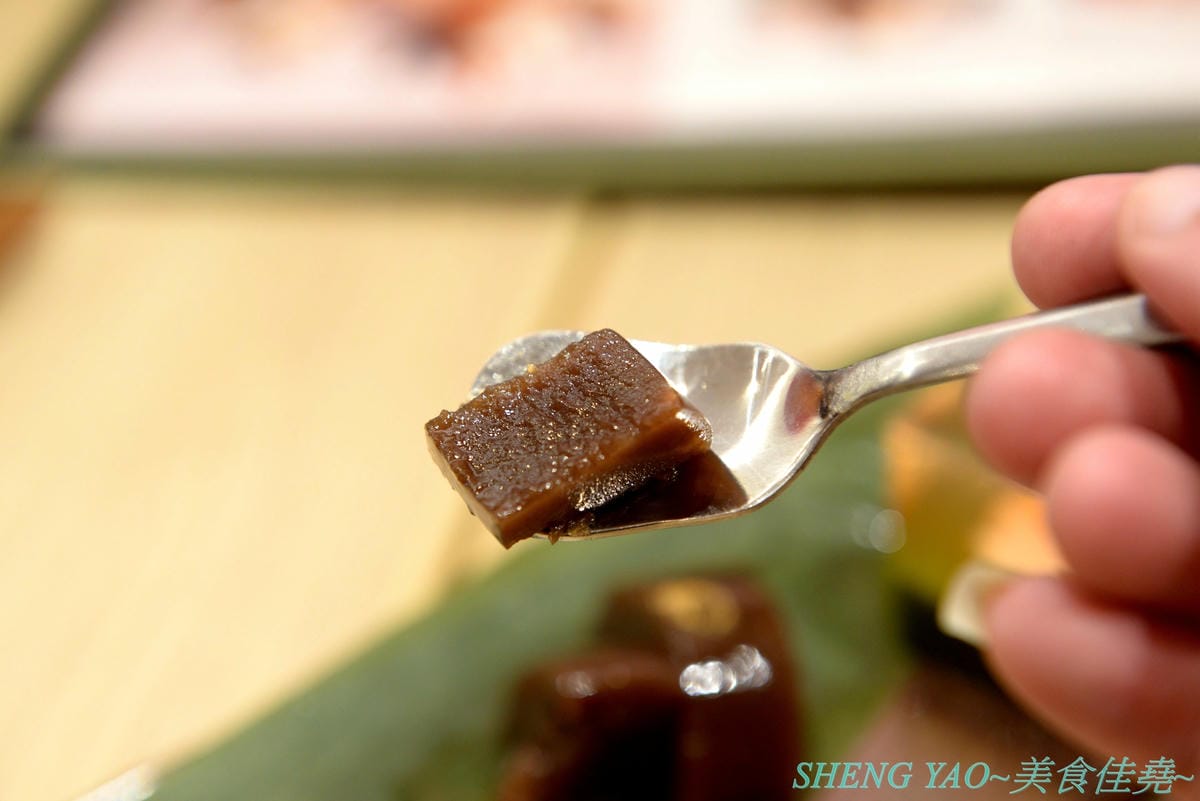 [台中梧棲]鎌倉紅葉茶屋 台中三井店 – 日本超人氣和式CAFE台灣一號店,台灣店特別推出多種輕懷食風定食,另外甜點也有台灣限定口味的,甜食比定食更推一些,招牌的木盒子裝提拉米蘇和聖代絕對