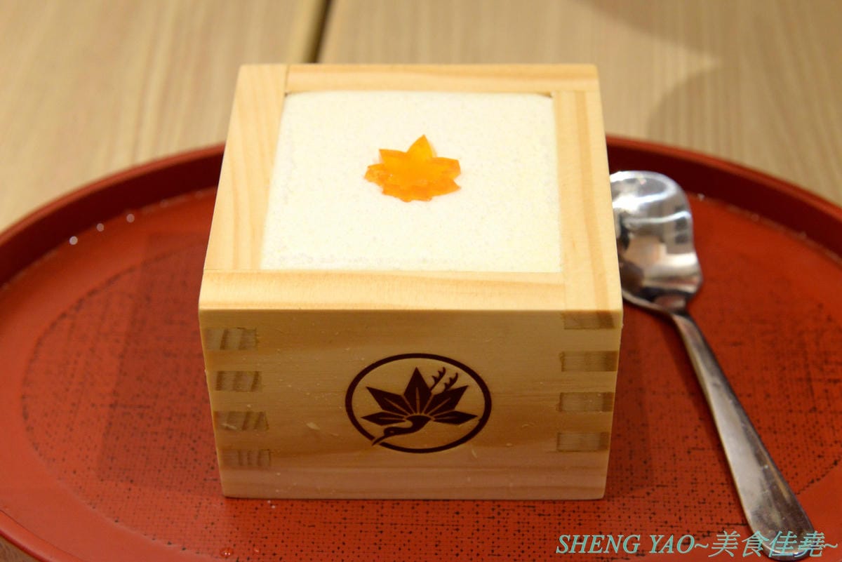 [台中梧棲]鎌倉紅葉茶屋 台中三井店 – 日本超人氣和式CAFE台灣一號店,台灣店特別推出多種輕懷食風定食,另外甜點也有台灣限定口味的,甜食比定食更推一些,招牌的木盒子裝提拉米蘇和聖代絕對